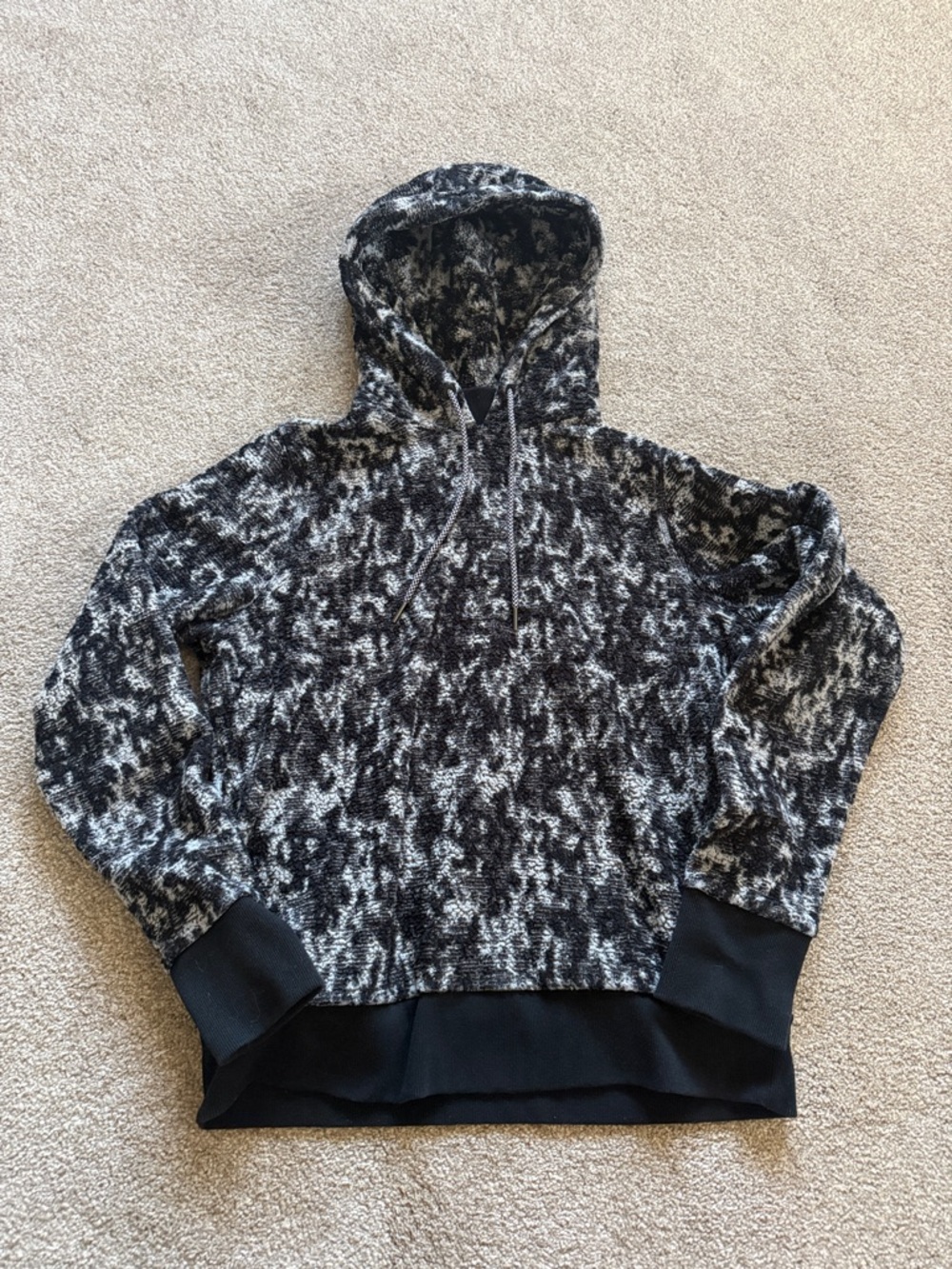 Athleta Glacier Black Jacquard Tugga Sherpa M
